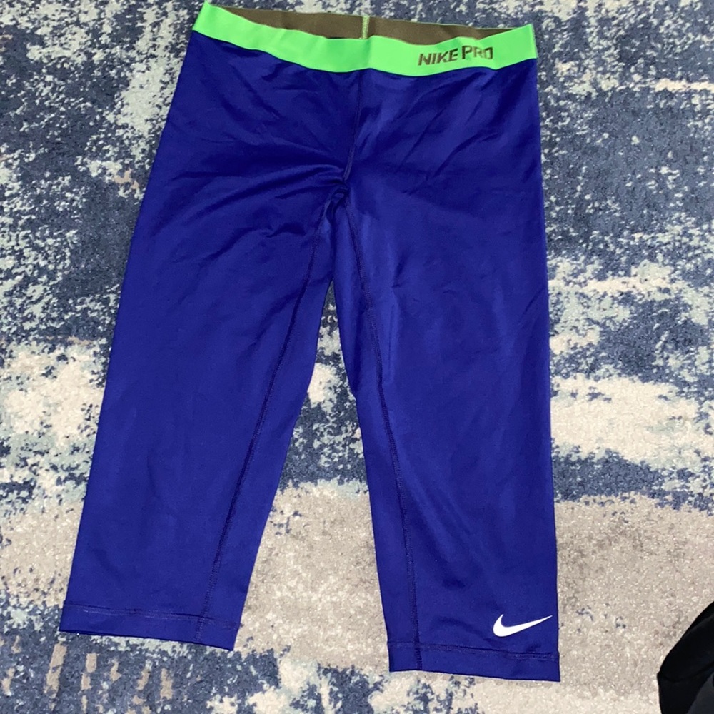 Nike pro dri fit tight leggings crop style